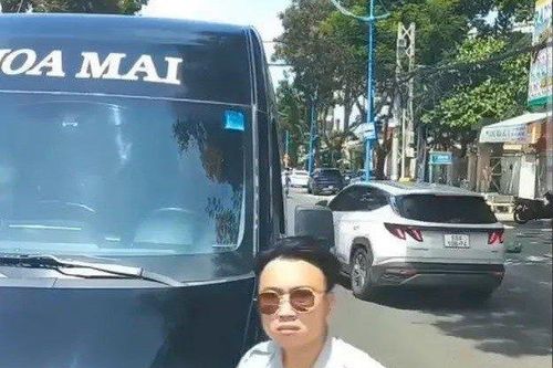 Công an triệu tập tài xế xe Hoa Mai chạy ẩu, 'hổ báo' trên đường phố