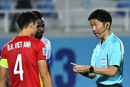 Trọng tài Nhật Bản xử nặng tay U23 Việt Nam trước U23 Saudi Arabia