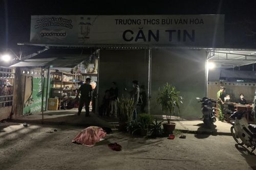 Một người phụ nữ chết cháy trước căng tin trường THCS