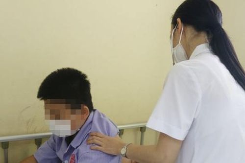 Cứu sống bé 10 tuổi bị đuối nước do tập bơi ở ao nhà hàng xóm
