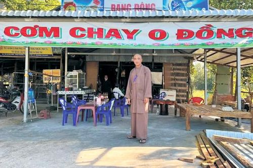 Xã Phú Cường mở 2 điểm cơm chay 0 đồng