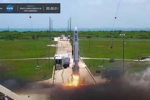 Tên lửa Astra tắt sau khi phóng, NASA mất hai vệ tinh giám sát bão