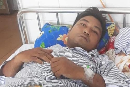 Đi tuần tra đêm, nhân viên bảo vệ rừng bị đâm