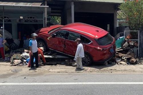 Thừa Thiên Huế: Tai nạn giao thông liên hoàn giữa 3 ô tô trên QL1
