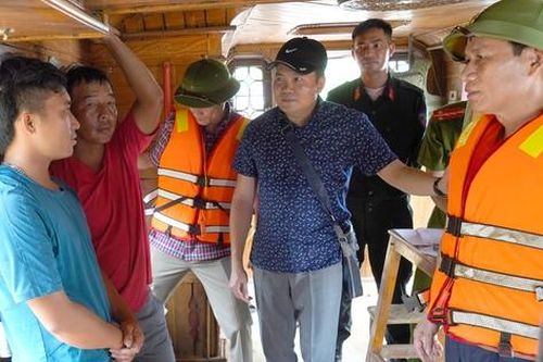 Thanh Hóa: 5 thuyền hút cát trái phép trên sông Mã bị bắt giữ