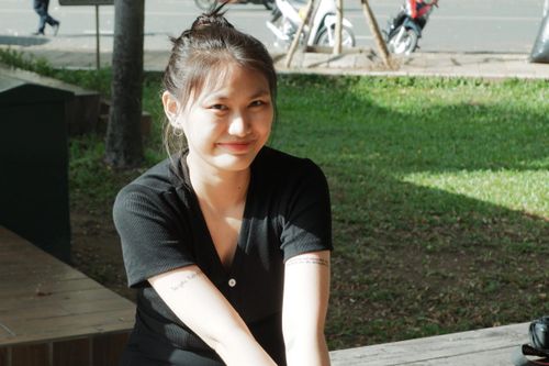 Cô gái TP.HCM xăm 'Tui yêu tiếng Việt' lên người