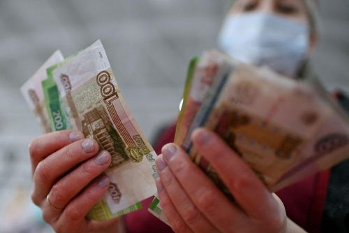 Đồng ruble tăng giá mạnh so với USD và Euro