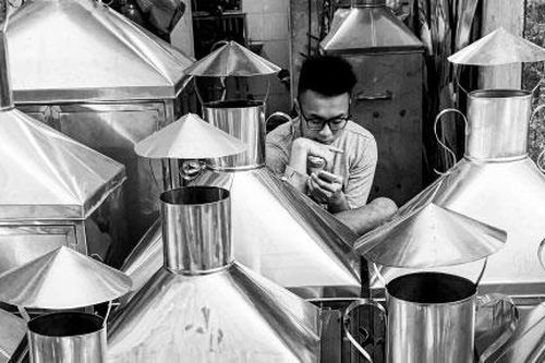 Bán sách ảnh để góp tiền tặng nạn nhân chất độc da cam