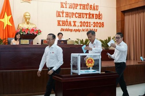 Bãi nhiệm Phó chủ tịch thường trực HĐND TP Đà Nẵng