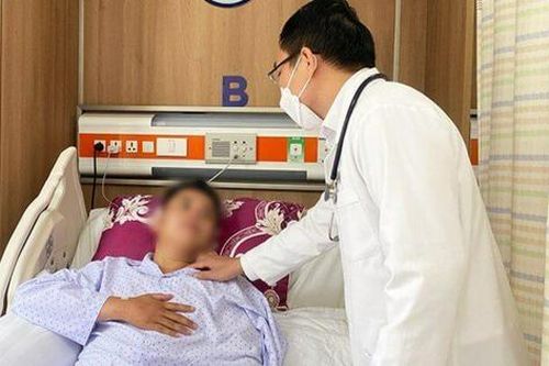Người đàn ông rơi vào hôn mê do liên tục uống nước ngọt