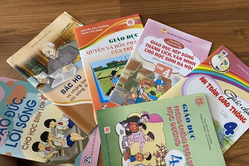 Gánh nặng giá sách giáo khoa - Bài 2: Cấm nhưng khó quản