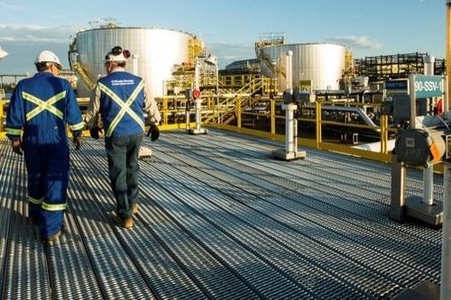BP bán cổ phần cát dầu tại Canada cho Cenvous