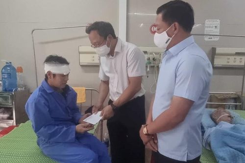 Vụ lật xe khách 4 người chết: 'Tôi cố gắng bò ra ngoài, mọi người kêu la thảm thiết'
