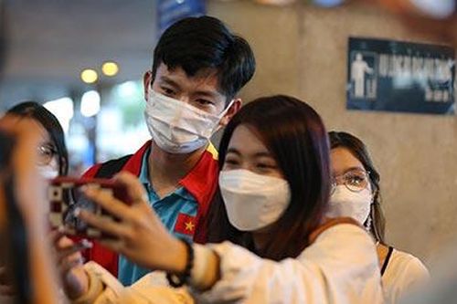 Phan Tuấn Tài thành tâm điểm trong ngày về của U23 Việt Nam