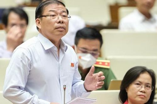 'Cấm người bạo lực gia đình tiếp xúc với nạn nhân dưới 50m là không khả thi'