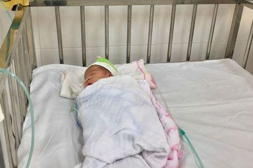 Sinh tại nhà, bé sơ sinh bị uốn ván tiên lượng nặng