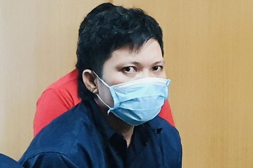 Lĩnh án tù vì vượt đèn đỏ, còn vật ngã CSGT