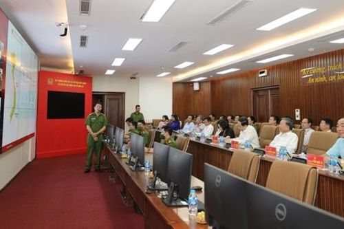 Đoàn đại biểu Quốc hội thăm Trung tâm Dữ liệu Quốc gia về dân cư