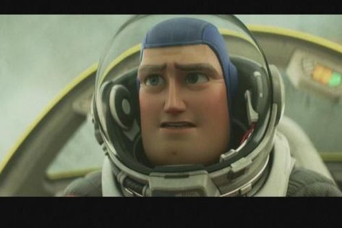 Các ngôi sao 'Lightyear' của Pixar thất vọng vì lệnh cấm ở 14 quốc gia