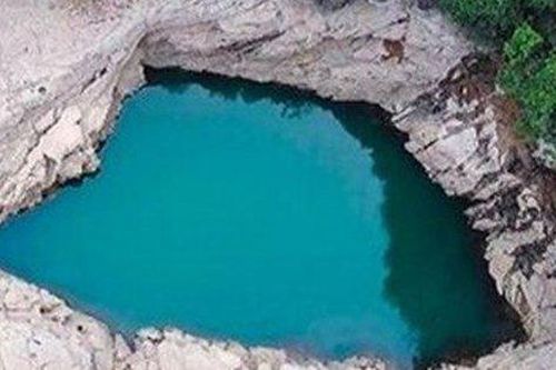 Chuyện về hồ nước trong xanh không đáy ở Trung Quốc: Được mệnh danh là tiên cảnh nhưng chuyên gia lặn xuống mới phát hiện chân tướng