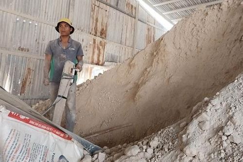 Sự thật bất ngờ bên trong nhà máy sản xuất gạch không nung ở Lâm Đồng