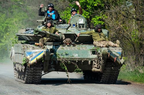 Đoàn chiến tăng T-80BVM Ukraine thu được của Nga được tung vào tham chiến