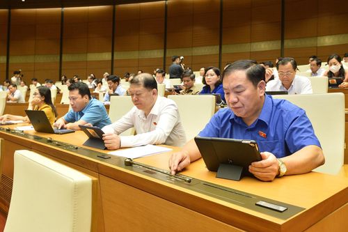 Thông qua Luật Thi đua, khen thưởng (sửa đổi): Bổ sung đối tượng được xét tặng nghệ sĩ nhân dân