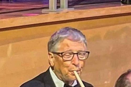 Bill Gates say sưa uống trà sữa trân châu tại sự kiện