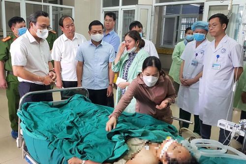 Vụ lật xe khách 4 người chết: 'Em bất lực nhìn người xung quanh kêu cứu!'