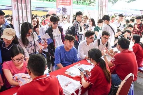 Tăng học phí: Cần thể hiện trách nhiệm với xã hội và người học