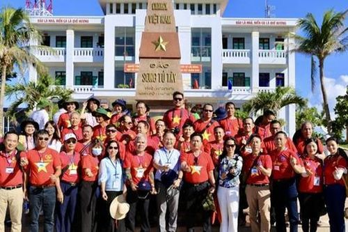 Vận động bà con kiều bào cùng xây dựng và bảo vệ Tổ quốc