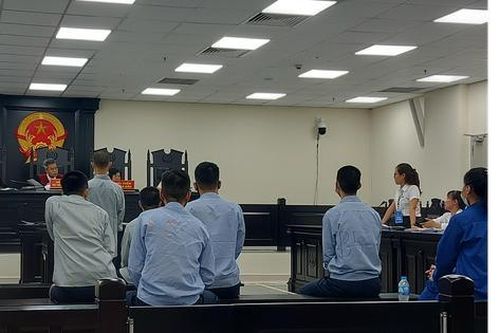 Các đối tượng trong đường dây mua bán ma túy online hầu tòa