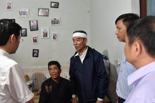 Ban An toàn giao thông Nghệ An thăm hỏi, chia buồn với gia đình các nạn nhân vụ tai nạn giao thông tại Ninh Bình