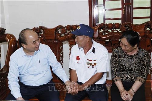 Chủ tịch nước Nguyễn Xuân Phúc thăm các đối tượng chính sách tỉnh Quảng Bình