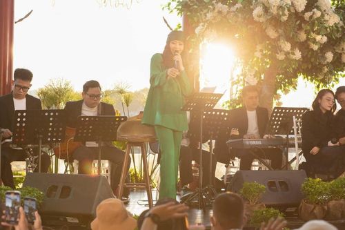 Nam Em hát xong nhưng fan đồng loạt 'la ó' không chịu cho về: Chuyện gì xảy ra?