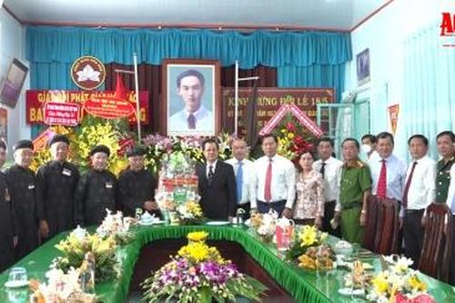 Bí thư Tỉnh ủy An Giang Lê Hồng Quang thăm, chúc mừng kỷ niệm 83 năm Ngày khai sáng đạo Phật giáo Hòa Hảo