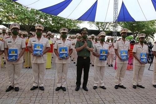 Công an TP Hồ Chí Minh xuất quân tăng cường lực lượng chính quy về Công an xã