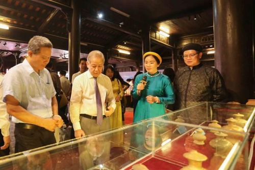 Gần 300 hiện vật gốm 'kể chuyện' những dòng sông đất Cố đô
