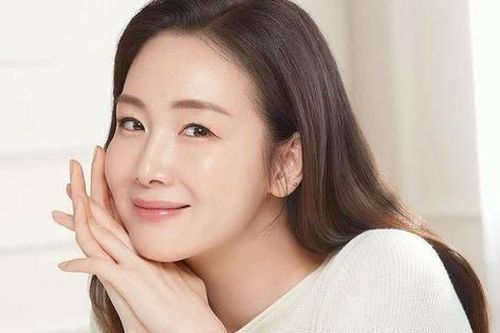 Choi Ji Woo dính tin đồn bị chồng đâm trọng thương