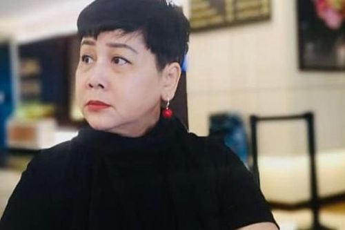 Đời thực tuổi 61 của NSND Minh Hằng: Chồng mất, sức khỏe giảm sút tưởng phải ngồi xe lăn