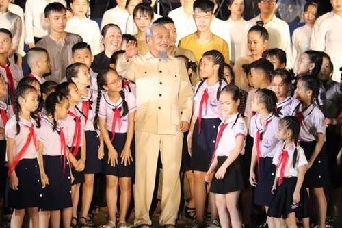 Đã 65 năm ngày Bác Hồ về thăm Quảng Bình, từ ấy người Vân Kiều, Pa Kô mang họ Người