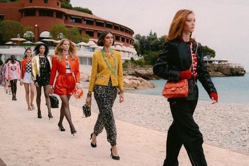 Những thiết kế nổi bật nhất mùa thời trang Cruise 2023 từ Chanel, Louis Vuitton, Gucci