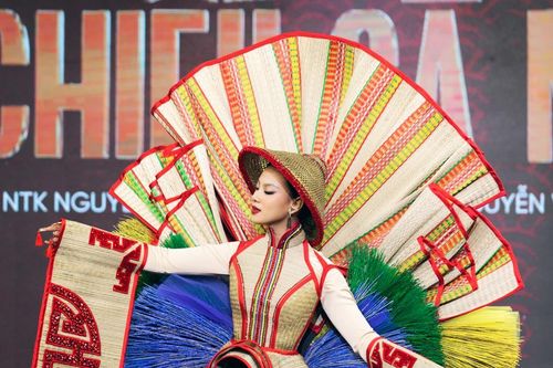 Ấn tượng với trang phục dân tộc của Hoa hậu Hoàn vũ Việt Nam 2022