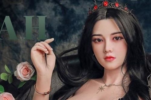 Nghệ sĩ nữ điêu đứng vì bị chế thành búp bê người lớn ở Trung Quốc