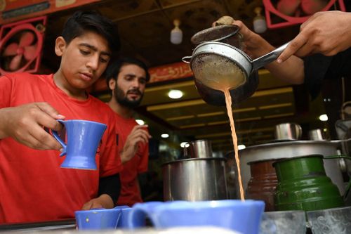 'Cơn bão trong tách trà' làm rung chuyển Pakistan