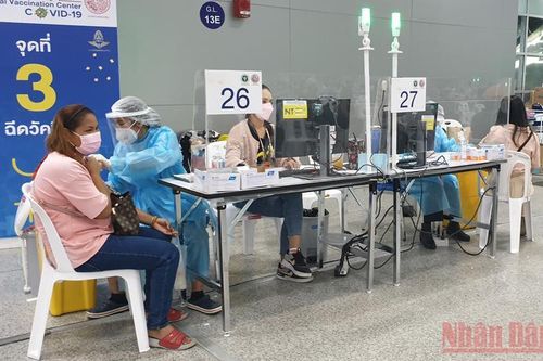 Thái Lan khuyến cáo tiêm vaccine Covid-19 tăng cường sau mỗi 4 tháng