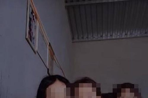Cực sốc: 3 bé gái vừa hút thuốc lá vừa nhảy nhót như ở bar