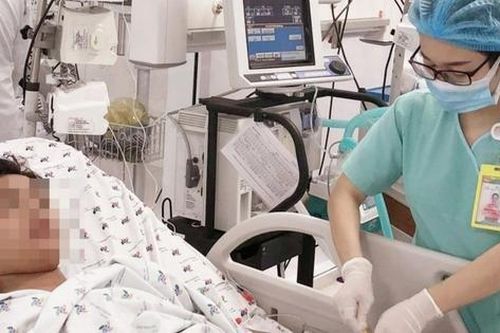 Nam sinh 15 tuổi nguy kịch do sốt xuất huyết đồng nhiễm bão cytokine