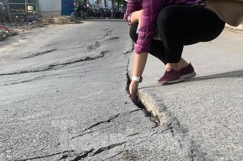 Dừng thi công để làm rõ nguyên nhân đường ven sông Tô Lịch sụt sâu hơn 1m