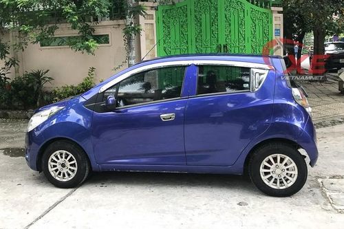 Đặt cọc ô tô phải chờ 1 năm, có nên mua xế cỏ đi tạm?